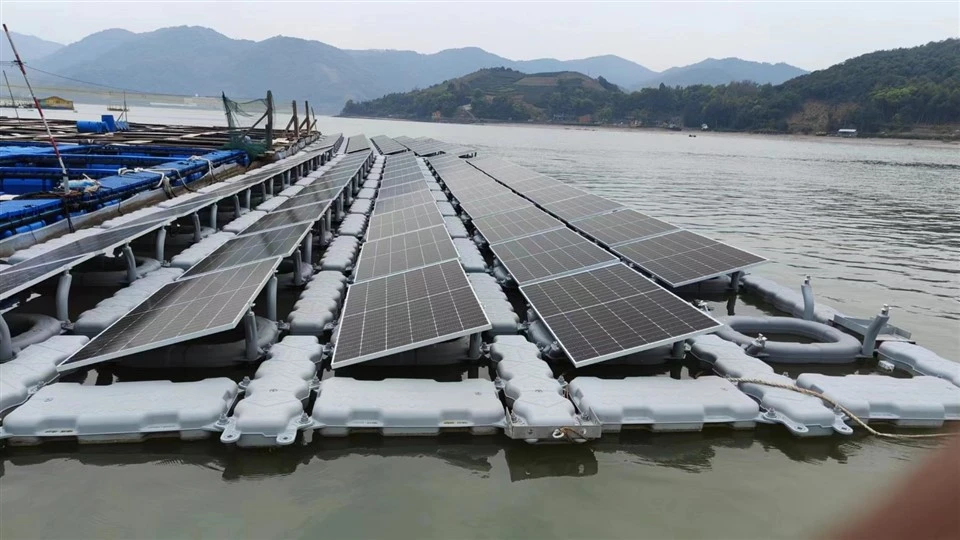 floating solar pv_